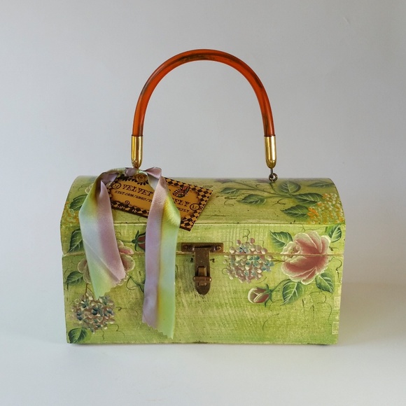 Vintage tole painted box bag, spring green and garden roses - Picture 1 of 15